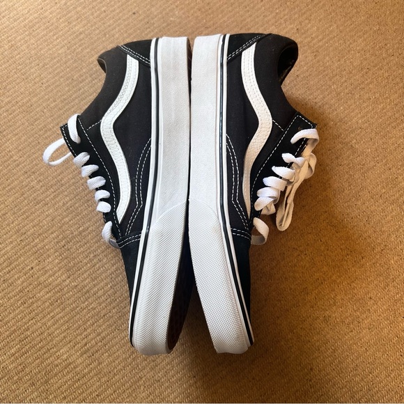Vans Old Skool Black White Sneakers Men’s 7.5 Women’s 9 Classic Skate Shoes - Picture 14 of 14